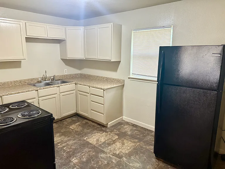 1008 S Locust Dr — Photo 10