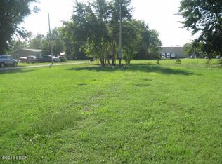 1179 S College St, Salem, IL 62881