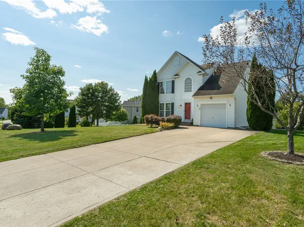 30 Butterfly Ln, West Henrietta, NY 14586