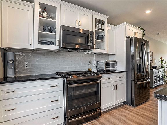 5th image of 6937 Myers Lake Ave #16