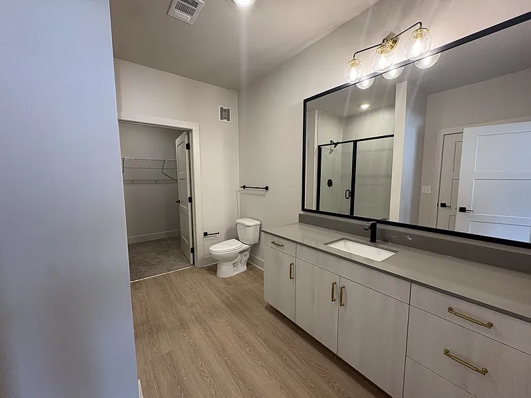 District on the Etowah Apartments — Photo 840