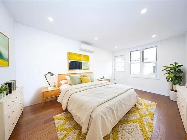 35 Weiss St, Buffalo, NY 14206