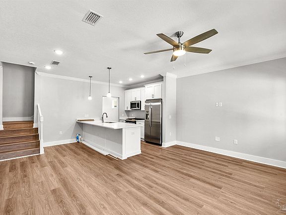 5th image of 523 W Wright St