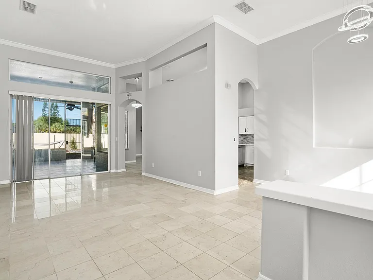 2810 University Acres Dr — Photo 4