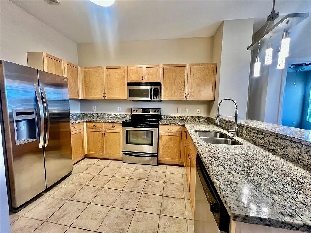 2 bed, 2.0 bath, $1,900 — Photo 3