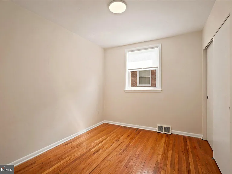 668 Renz St — Photo 17