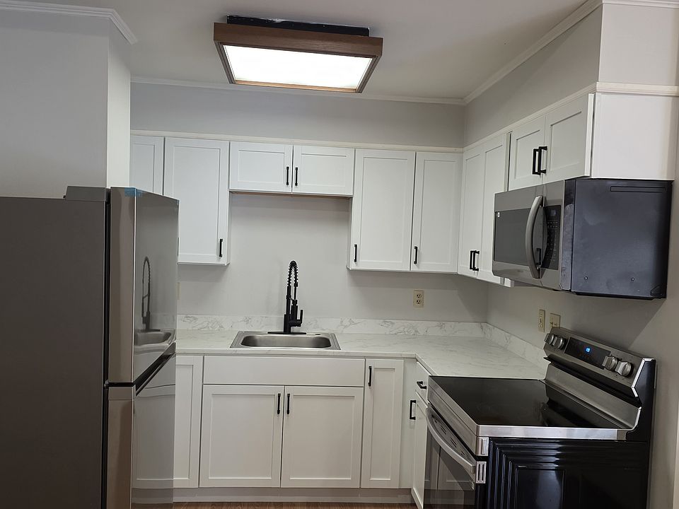 1st image of 124 N Main St APT 3