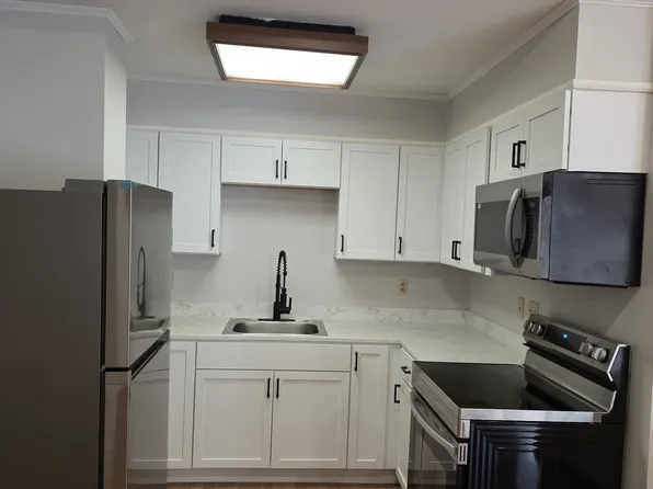 124 N Main St APT 3, Coopersburg, PA 18036