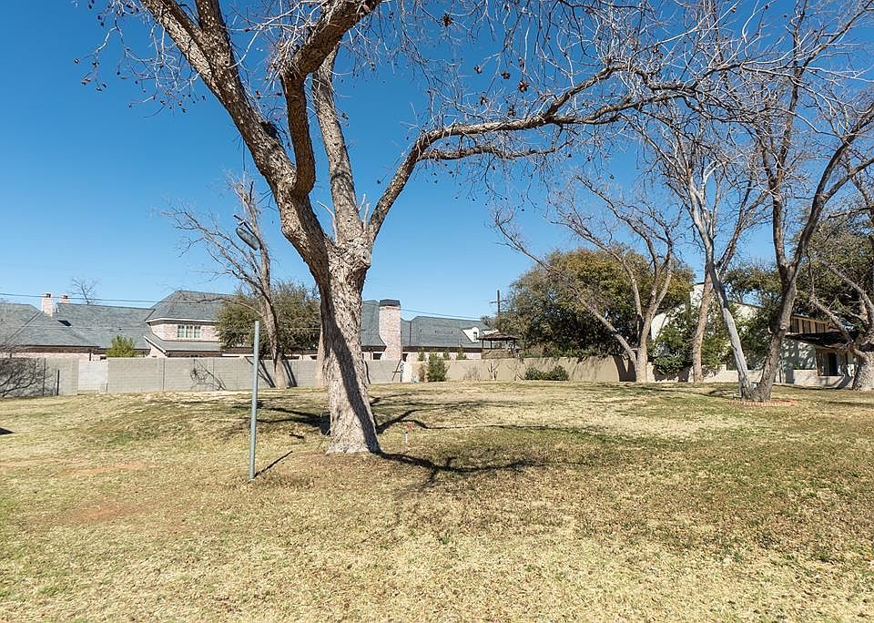 1st image of 1602 Country Club Dr