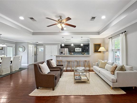 4th image of 105 Winthrop Pl