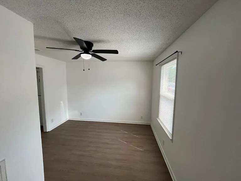 708 Riviera Dr — Photo 4