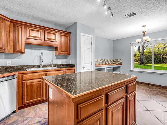 4th image of 7933 Skyview Blvd