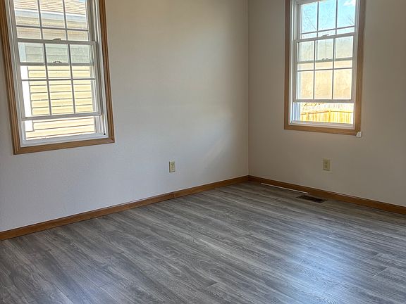 5th image of 418 N Coddington Ave