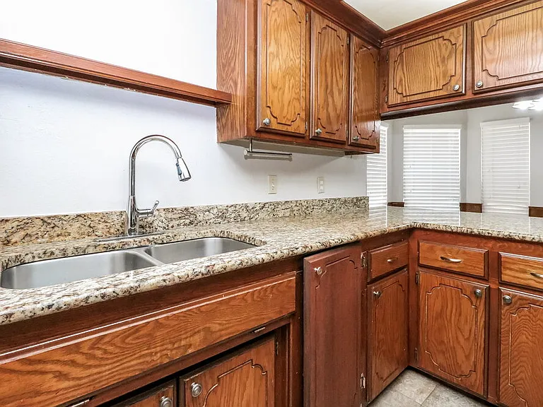12913 S Drexel Ave — Photo 10