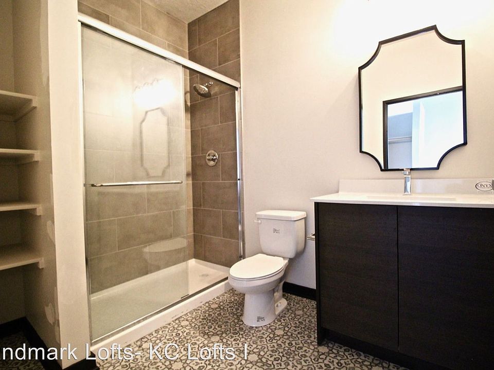 2nd image of 425 Washington St APT 409