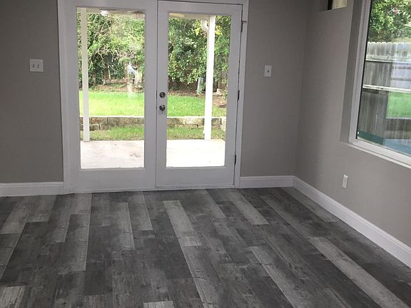 Open Dinning/ breakfast area