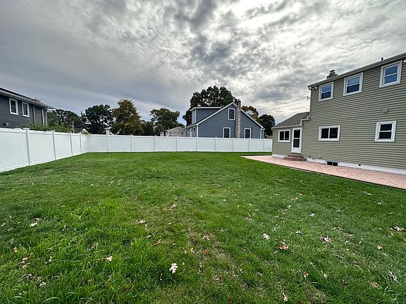 2nd image of 542 N Wellwood Ave