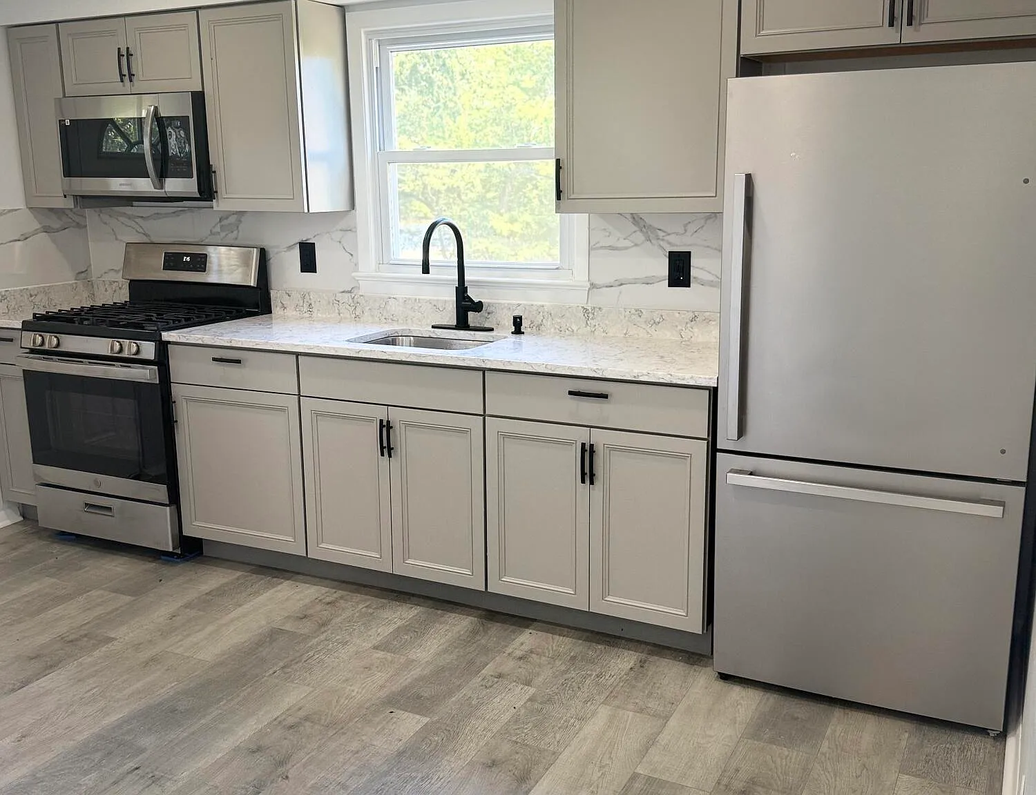 3 bed, 1728 sqft, $3,200 — Photo 2