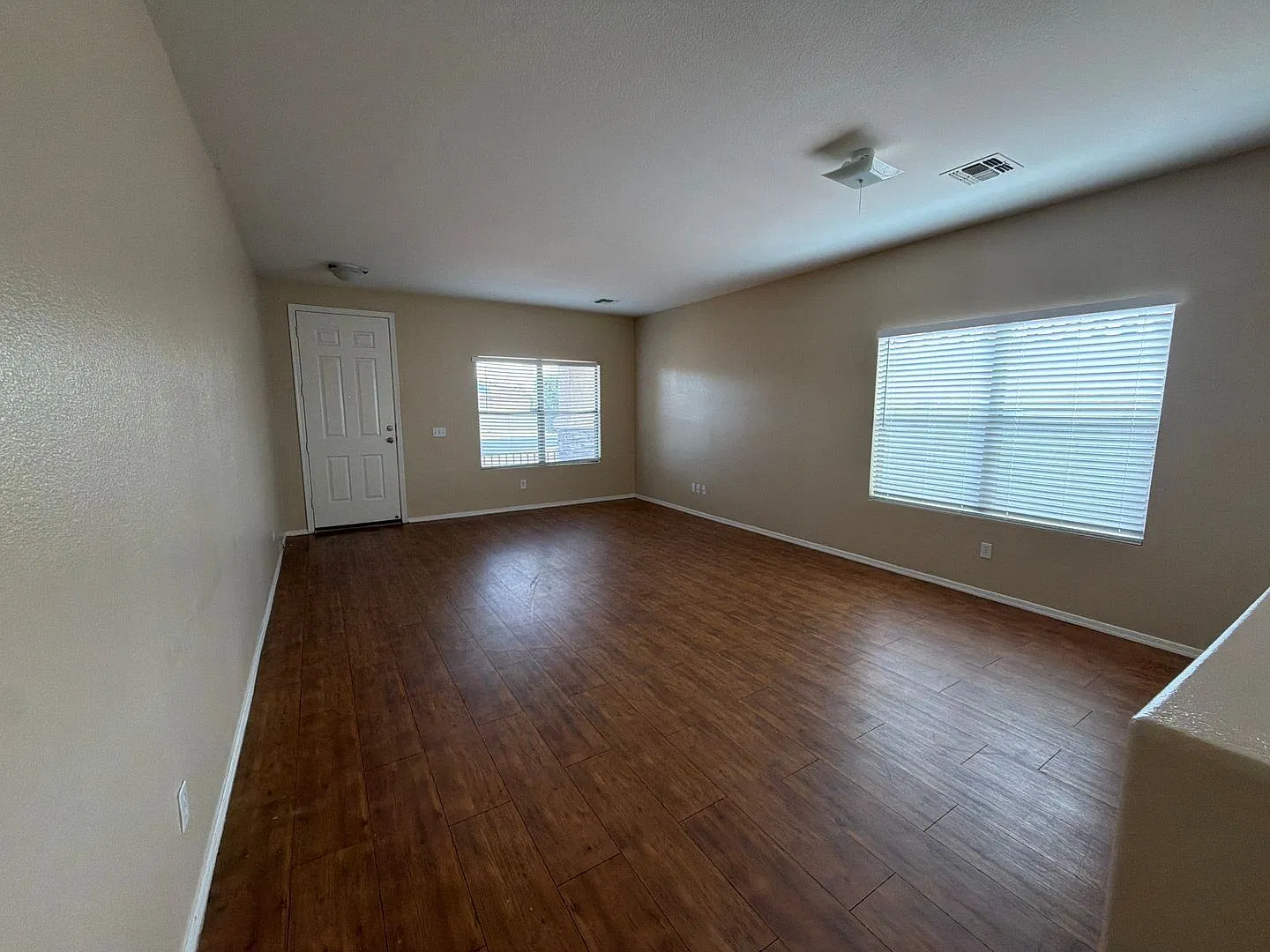 4 bed, 2.0 bath, 1762 sqft, $1,800 — Photo 3