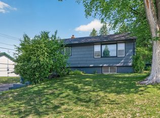 765 Rose Pl, Roseville, MN 55113