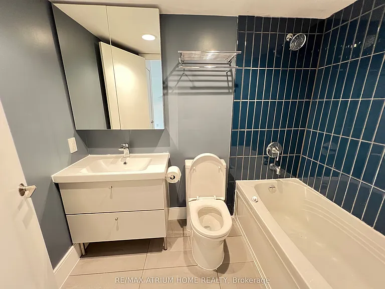 410 Queens Quay W #905 — Photo 33