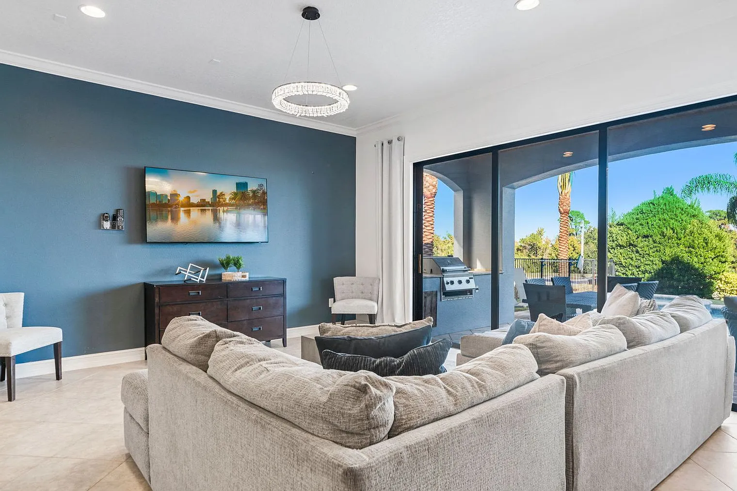 5 bed, 4.0 bath, 3013 sqft, $6,020 — Photo 3