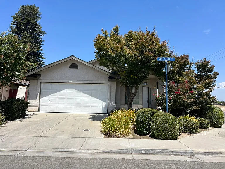995 Vineyard Way — Photo 2