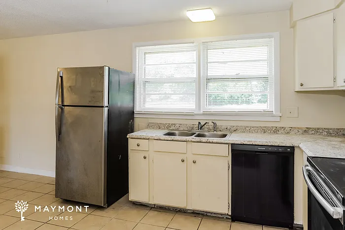 3 bed, 2.0 bath, 1271 sqft, $1,345 — Photo 4