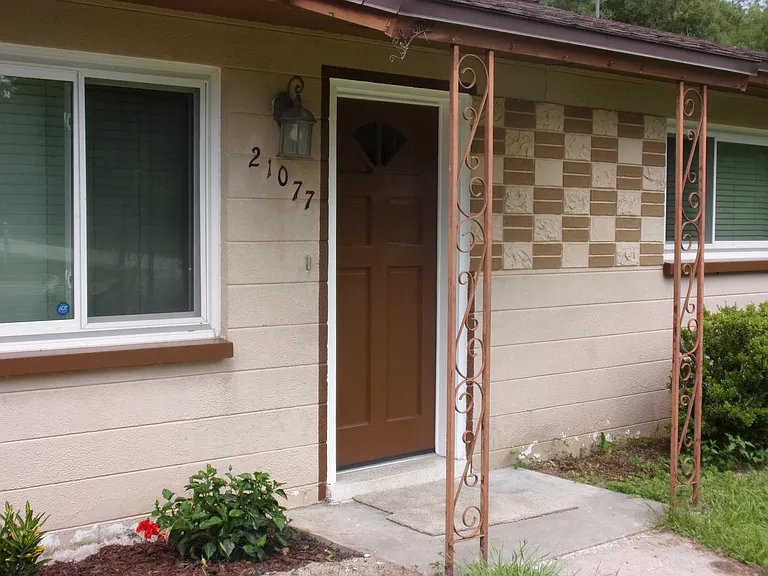COVERED ENTRYWAY