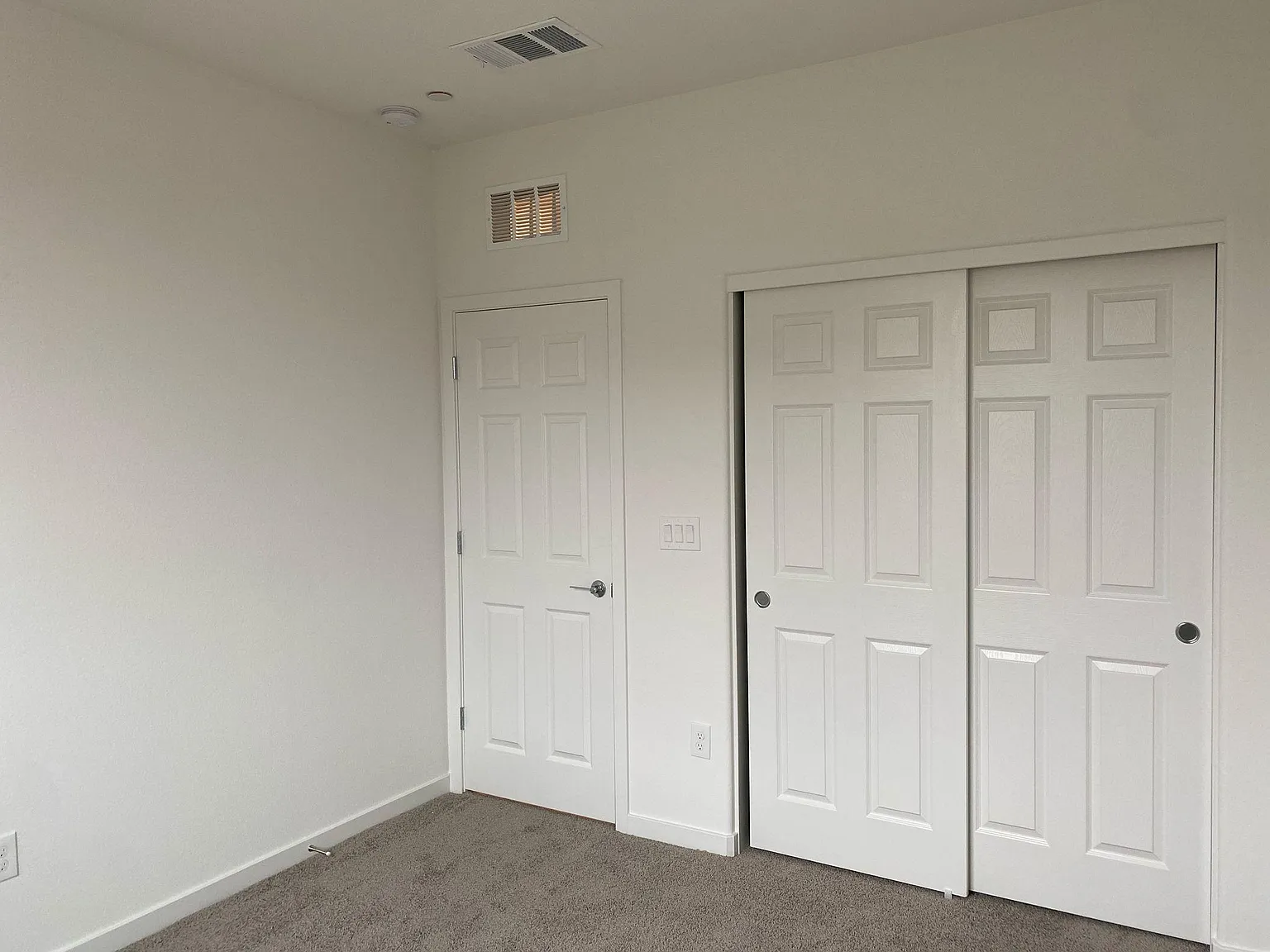 3 bed, 1374 sqft, $2,600 — Photo 4