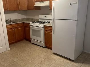 51 Ireland Pl APT 10, Amityville, NY 11701