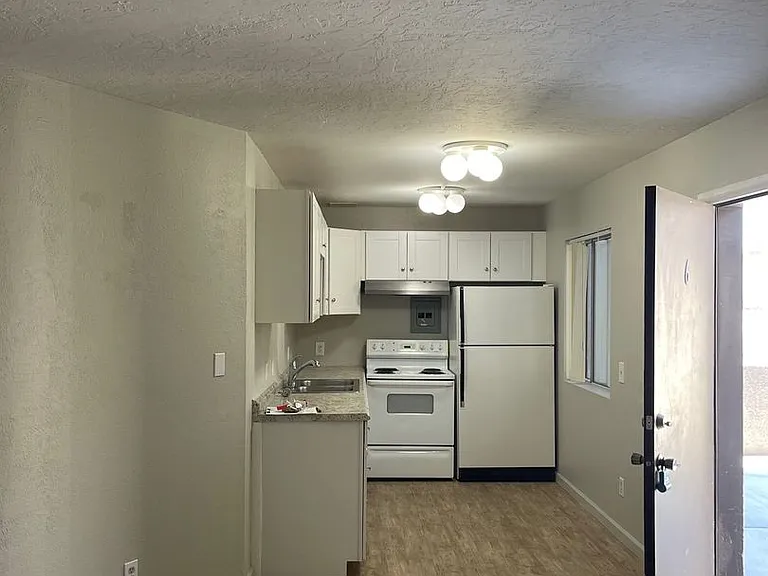 2720 McCulloch Blvd N — Photo 8