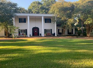 9 Colony Dr, Angleton, TX 77515