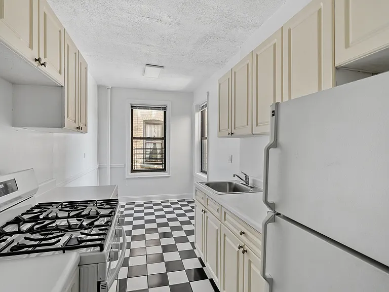 2175 Cedar Ave #7A — Photo 4
