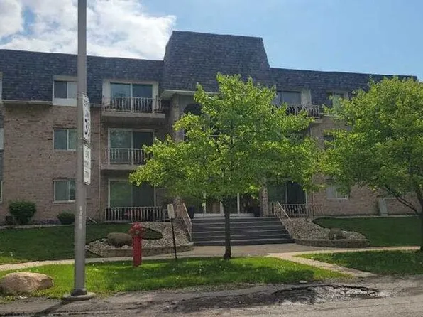 18855 Burnham Ave APT 231, Lansing, IL 60438