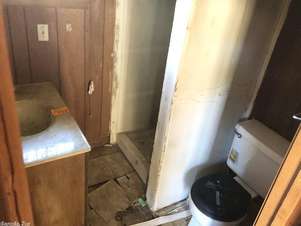 2nd image of 115 Reed