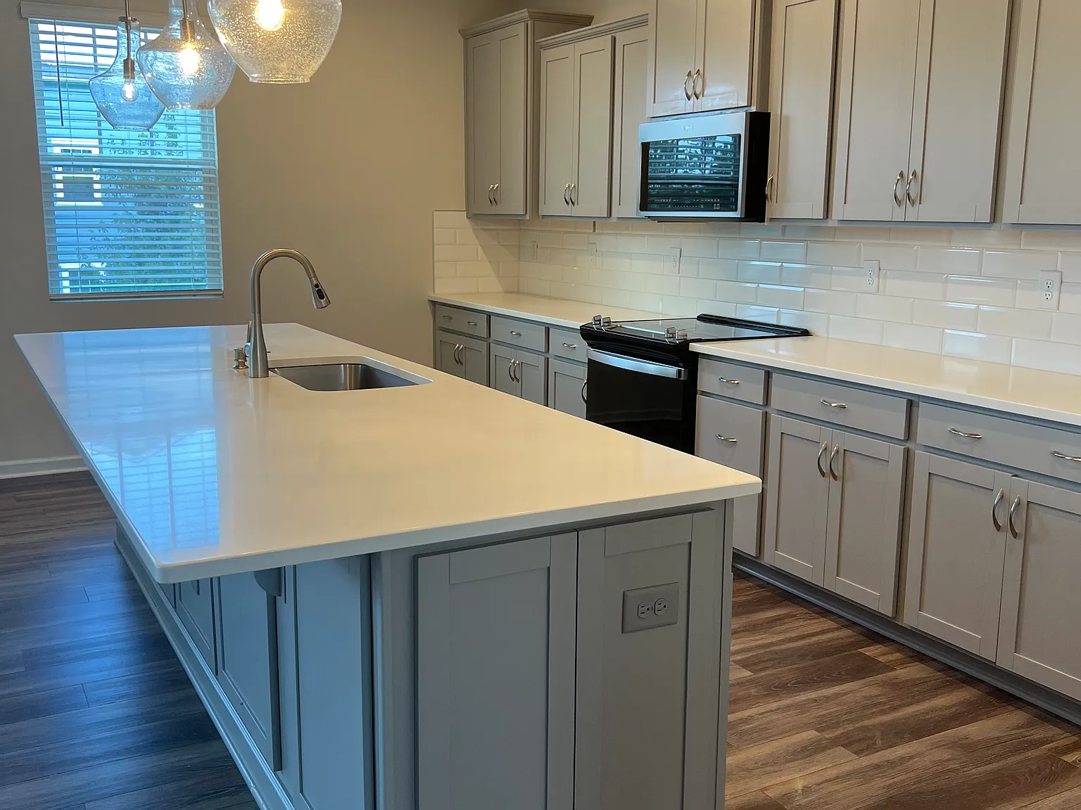 4 bed, 3.5 bath, 2536 sqft, $3,400 — Photo 2