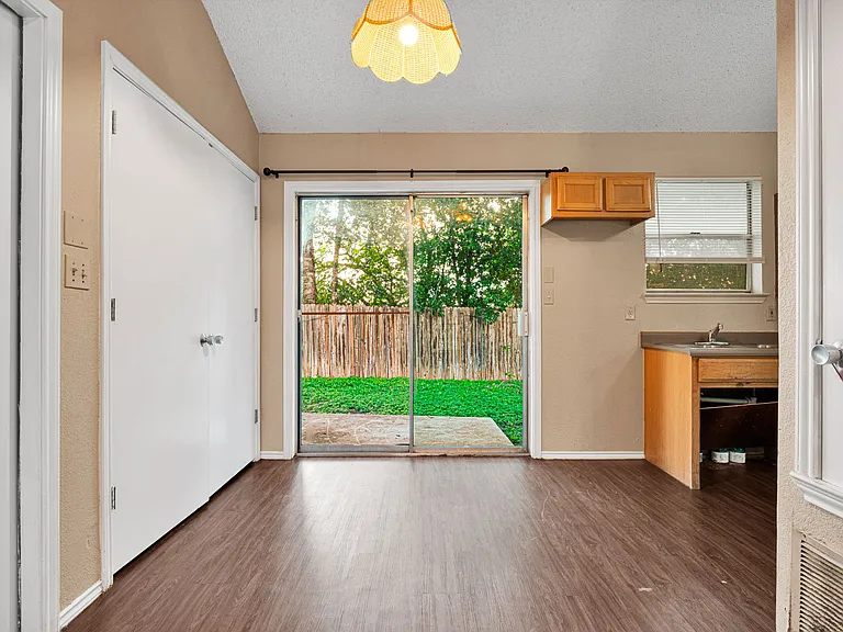 9514 Veronica St — Photo 6