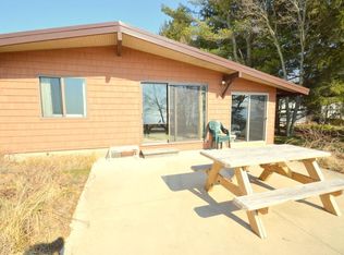 5865 Lakeshore Dr, Holland, MI 49424