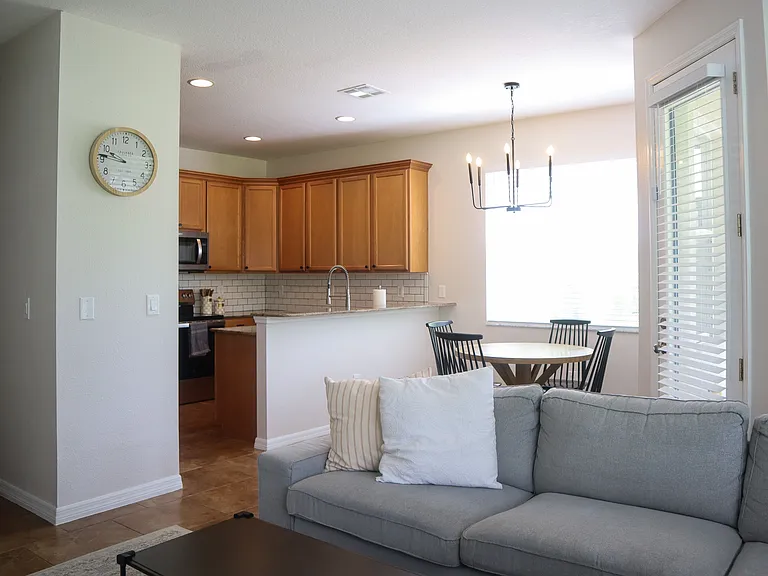19256 Stone Hedge Dr — Photo 3