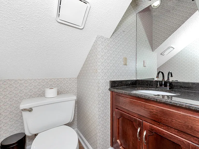 722 Highland Dr — Photo 32