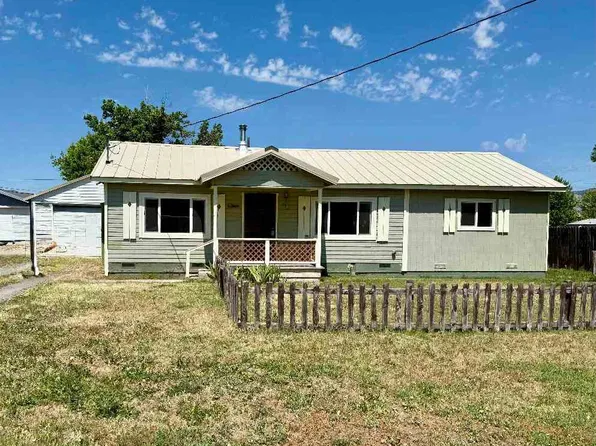320 S 9th St, Montague, CA 96064