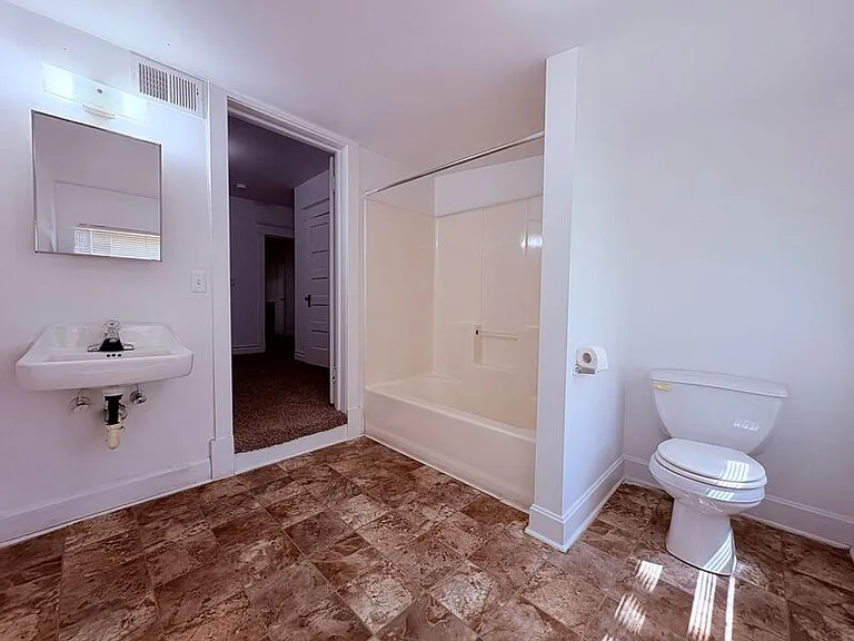 523 W Maple Ave #2-A — Photo 16
