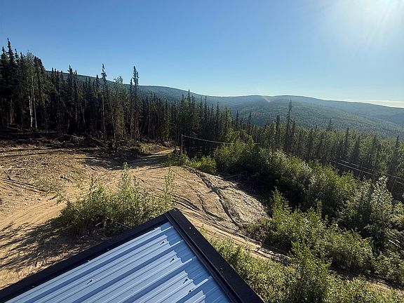 5th image of 1535 Teslin Trl