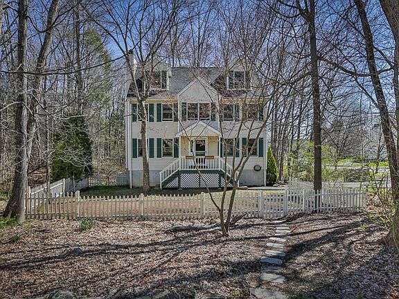 3rd image of 3 Amy Lynne Ln