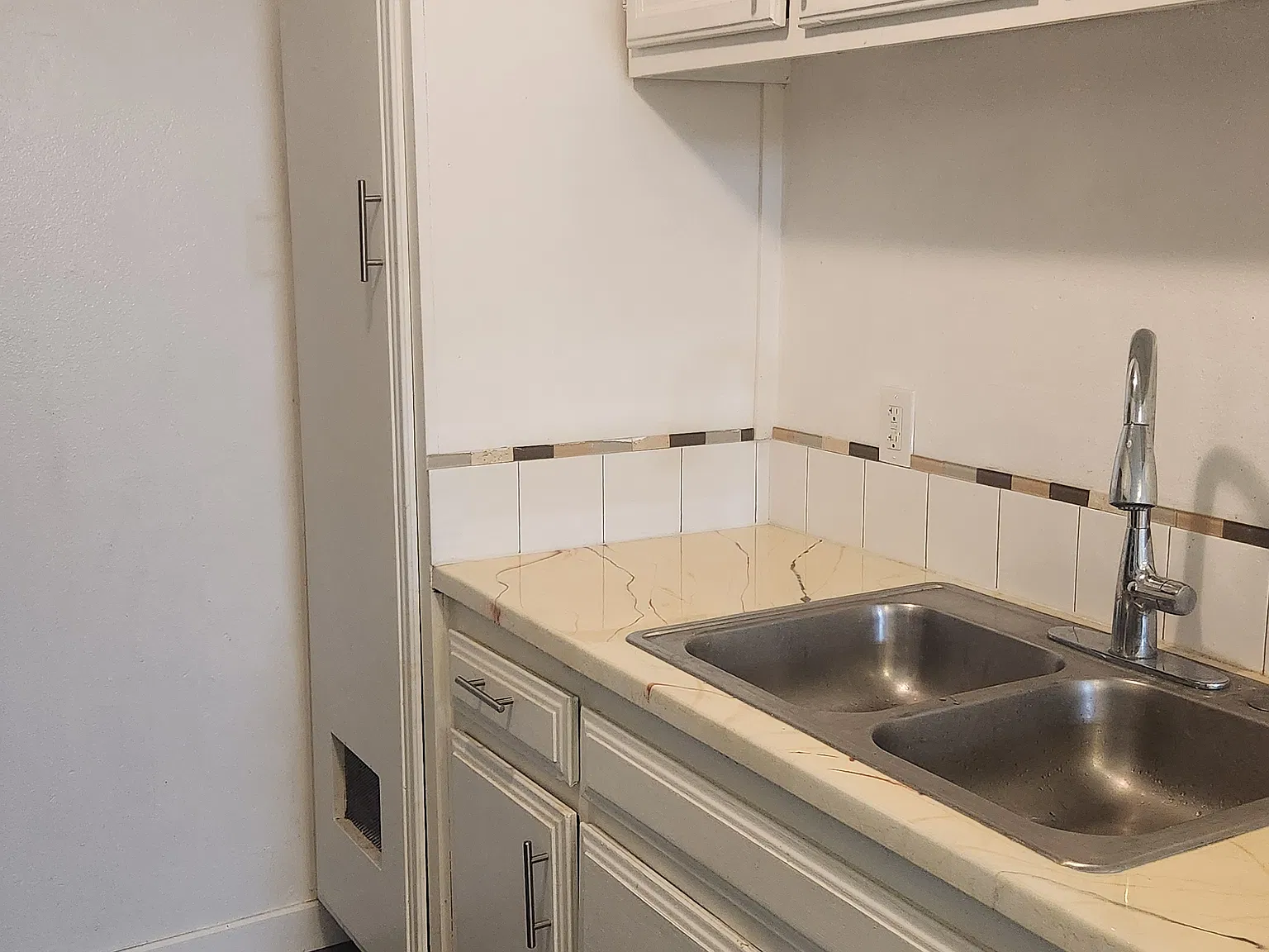 1115 N Commonwealth Ave — Photo 4