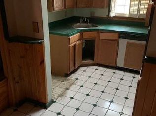 35 Ice Pond Rd, Levittown, PA 19057