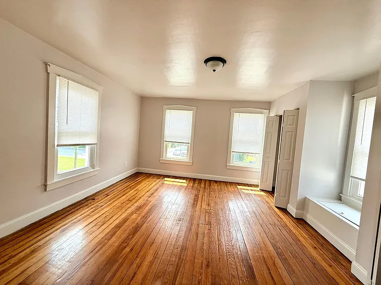 37 N Kinzer Rd — Photo 14