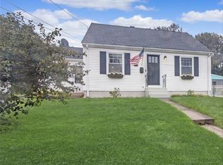 7 Herzig St, Bristol, RI 02809