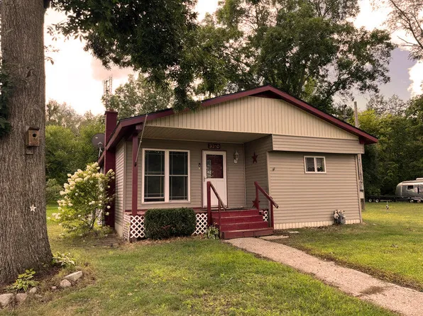 3310 Dumont Lake Dr, Allegan, MI 49010